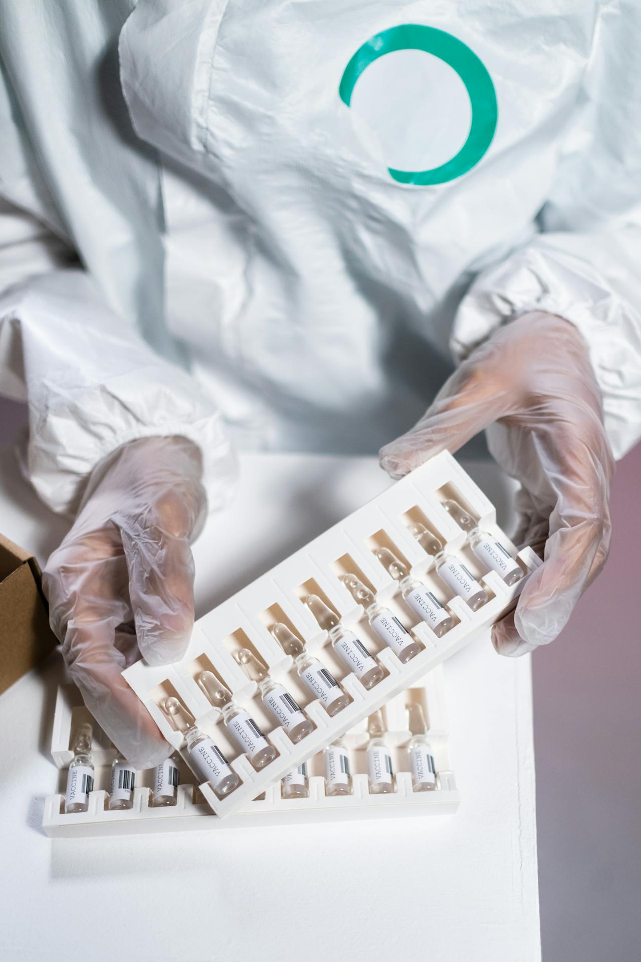 ISO Class 7 pharmaceutical cleanroom with gowned personnel
